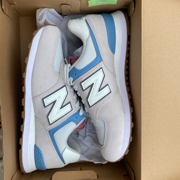 New Balance 574 v 2 Essentials Grey Pink Suede - Picture 3 of 10